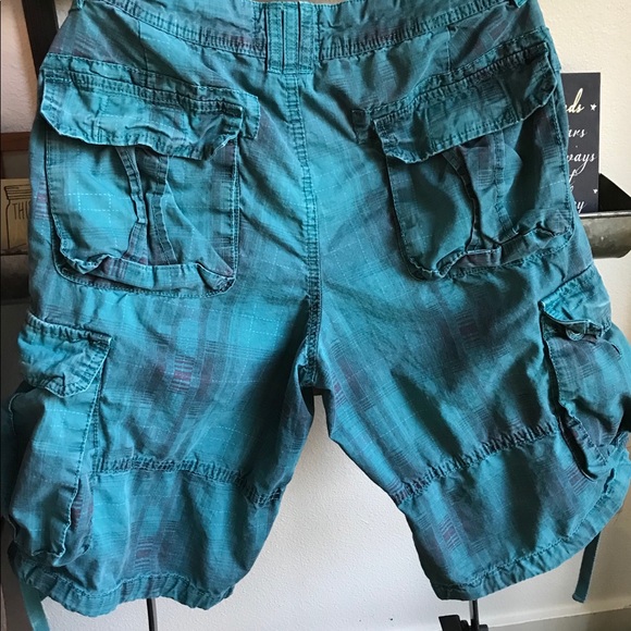 Cargo Shorts with belt - Picture 4 of 8